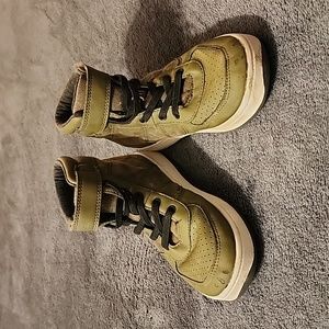 OLD NAVY Boys size 13 high top shoes, with velcro straps